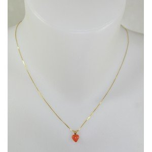 Coeur corail sur chaîne dorée